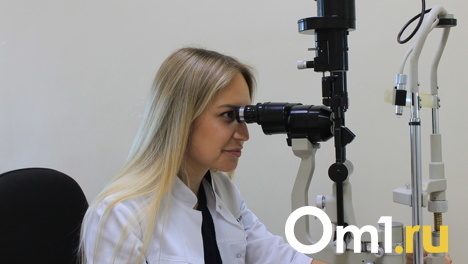 Сколько стоит и можно ли ослепнуть? Омский офтальмолог рассказала о тонкостях лазерной коррекции зрения