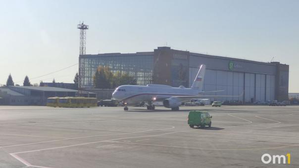 Самолет министра обороны Шойгу заметили в аэропорту Толмачёво
