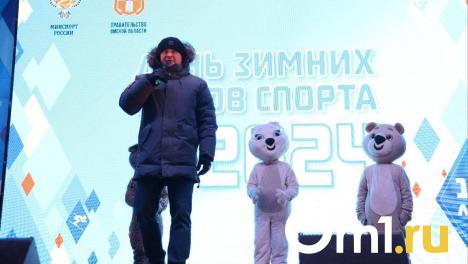 Губернатор Хоценко выступил на плацу Кадетского корпуса в фирменной куртке