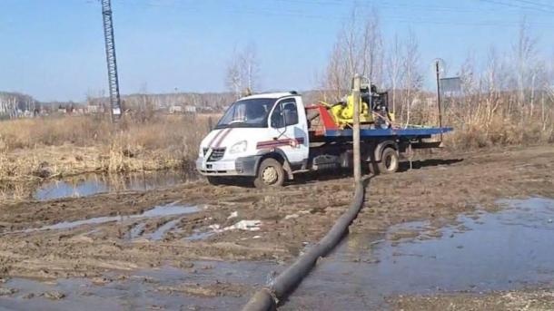 В выходные с затопленных дач в Осташково продолжат откачивать воду