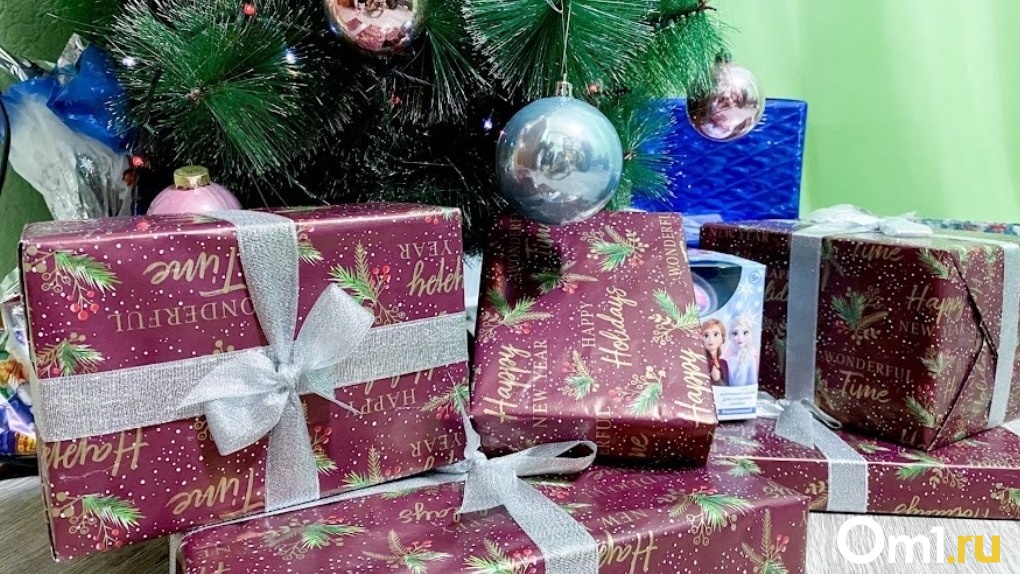 Деньги, отпуск и недвижимость: омичи рассказали о самых желанных новогодних подарках