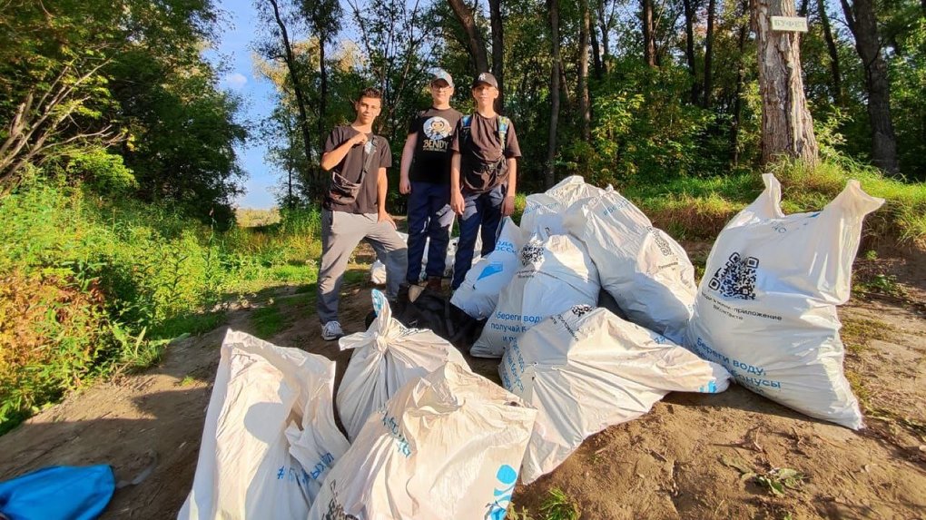 Региональный оператор вывез более 100 кубометров мусора с берегов омских озер