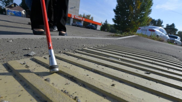 В Омске для маломобильных граждан оборудуют 25 остановок