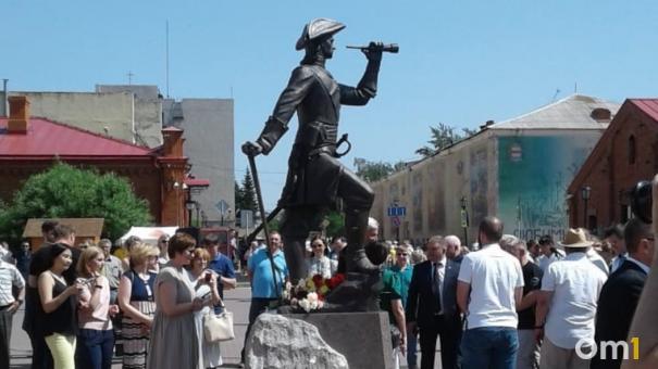 В Омске открыли памятник Петру I
