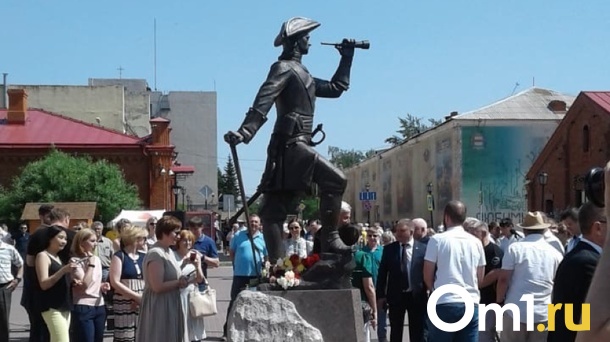В Омске открыли памятник Петру I