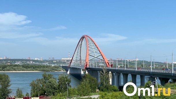 С Бугринского моста в Новосибирске упали двое мужчин