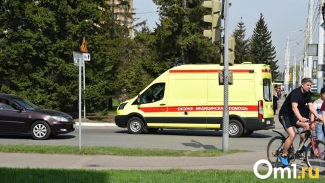 В Омске питбайк сбил 9-летнюю велосипедистку — пострадавших госпитализировали