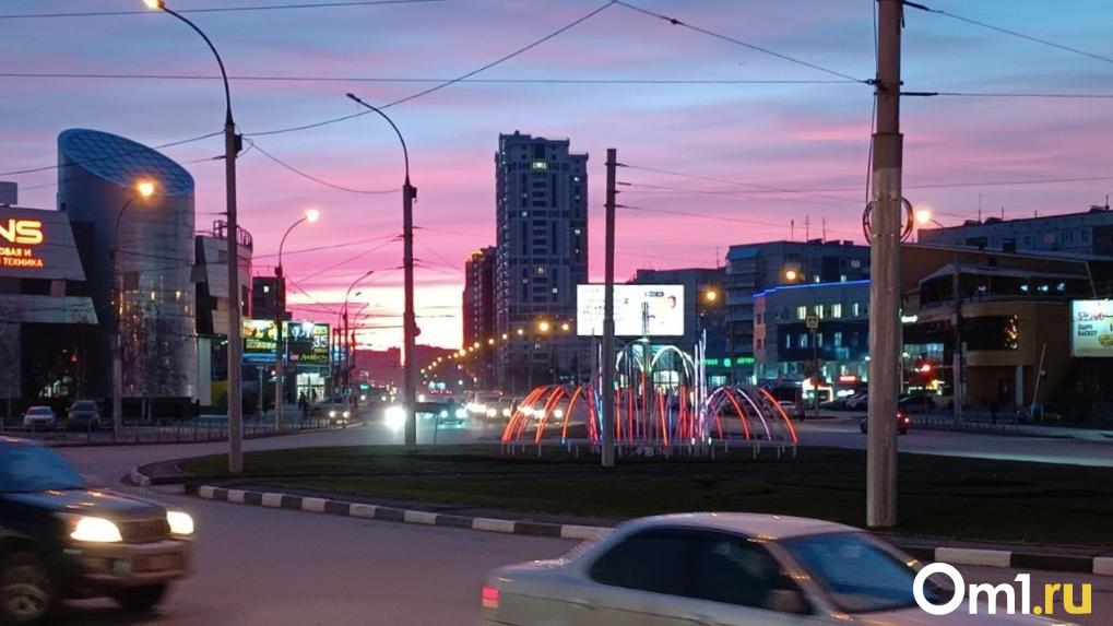 Подготовка к Новому году: в Новосибирске включили первый световой фонтан