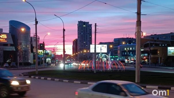 Подготовка к Новому году: в Новосибирске включили первый световой фонтан