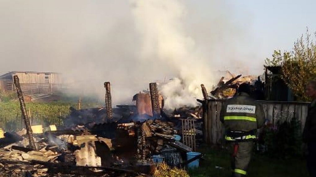 Два человека сгорели в частном доме в Новосибирской области