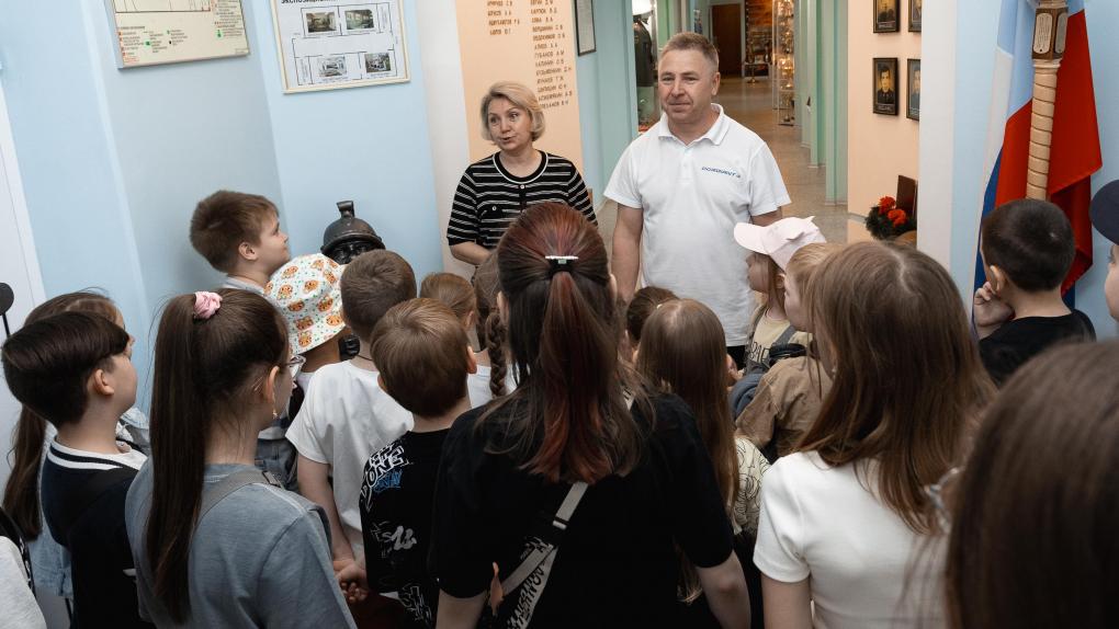 МЧС России по Омской области знакомит детей шинников с основами пожарной безопасности