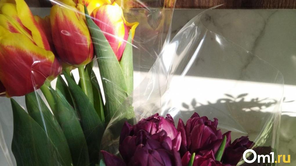 Мошенники украли 1,5 тонны цветов, которые везли в Новосибирск к 8 Марта