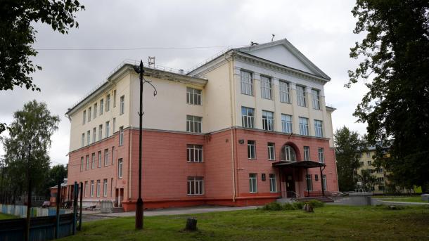 «Единая Россия» организовала общественную приемку школы №78 в Калининском районе