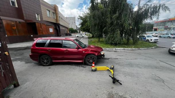 Subaru сбил 16-летнего подростка на электросамокате в Новосибирске
