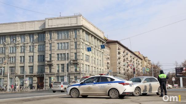Из-за колодцев на дорогах стали чаще происходить ДТП в Новосибирске