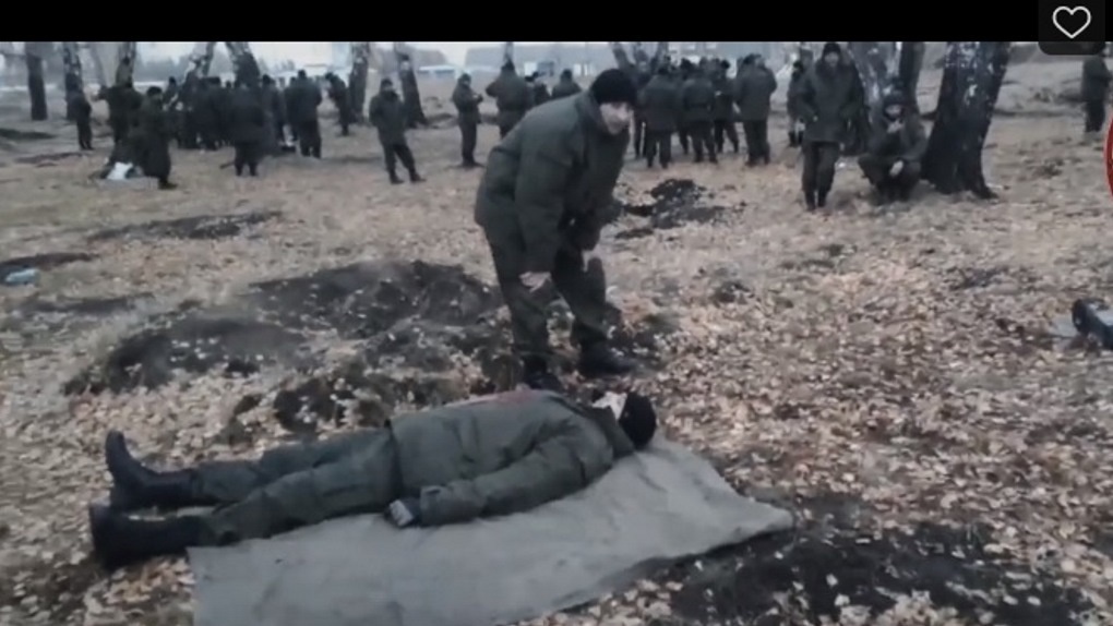 Мобилизованных в Омске учат оказывать медицинскую помощь раненым на поле боя