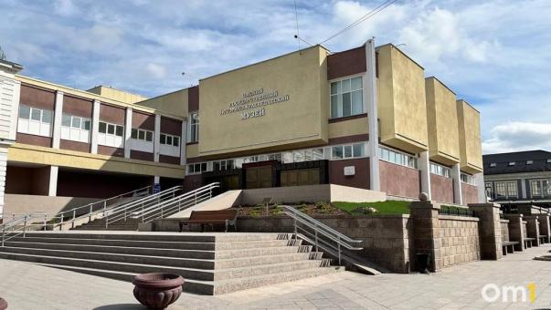 До 220 тысяч: названы зарплаты руководителей омских музеев