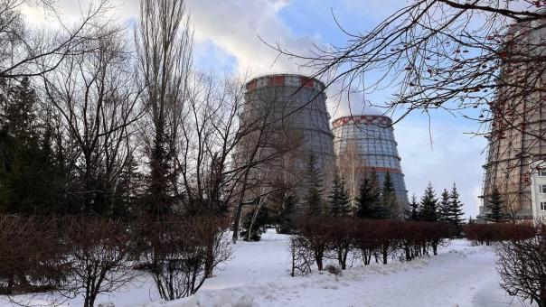 Из-за пришедших в Омск морозов губернатор Виталий Хоценко посетил ТЭЦ-5