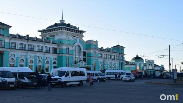 Пропавшую омскую девушку нашли на вокзале