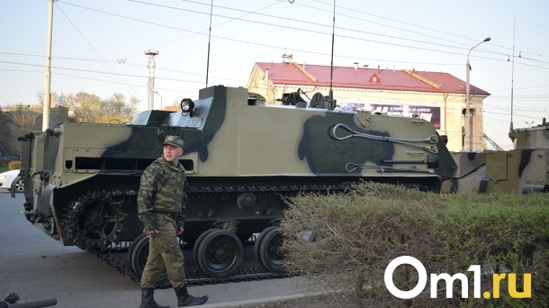 Везут дрова и столбы освещения: омичи собирают гуманитарную помощь для мобилизованных