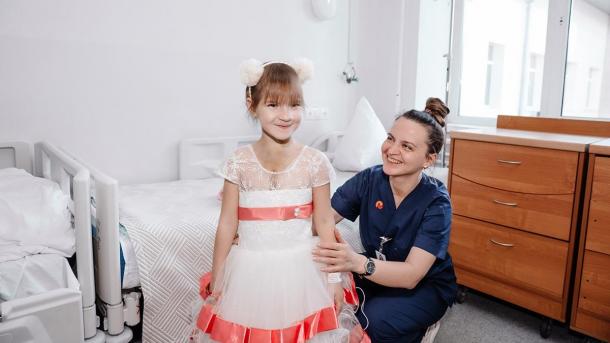 Девочку-сироту с редким пороком сердца спасли новосибирские врачи