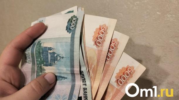 Омичи рассказали, где и кому чаще всего оставляют чаевые