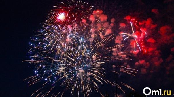 В Новосибирске прогремел праздничный салют в честь Дня Победы. ВИДЕО