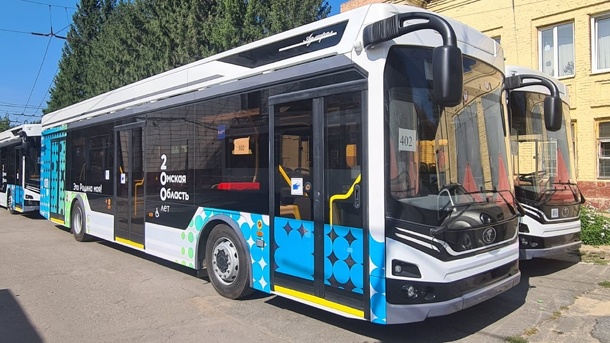 Один достался лучшему водителю. В Омск приехали новые троллейбусы «Адмирал»