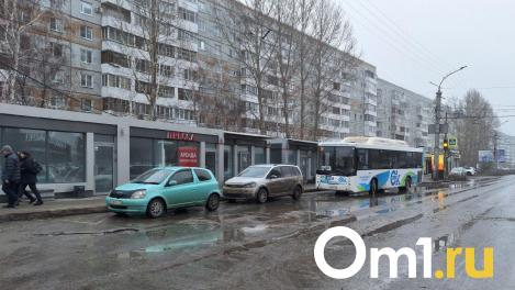 В Омске на остановке «24-я Северная» пассажирку обокрали за секунды