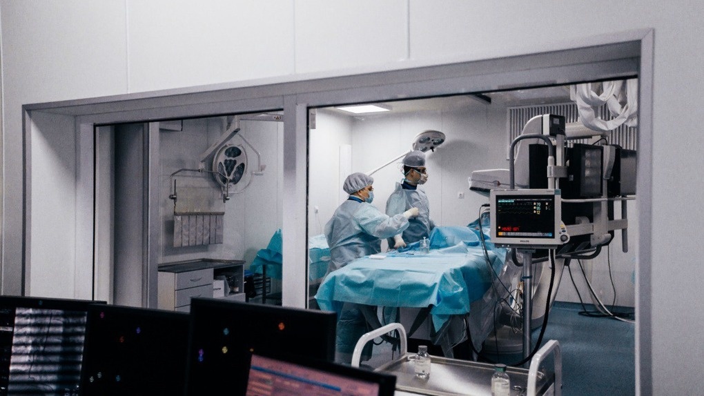 Риск разрывов и кровотечений: новосибирские хирурги спасли девушку с опухолью печени