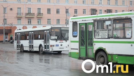 В дептрансе рассказали, на каких омских маршрутах работают валидаторы вместо кондукторов (СПИСОК)