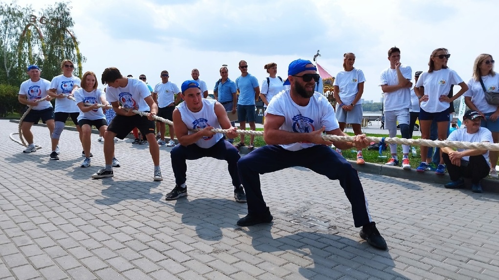 Надели спортивную форму вместе с мэром города: в Новосибирске прошёл День физкультурника