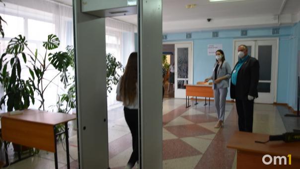 Почти тысяча омских выпускников будет сдавать ЕГЭ в резервные дни
