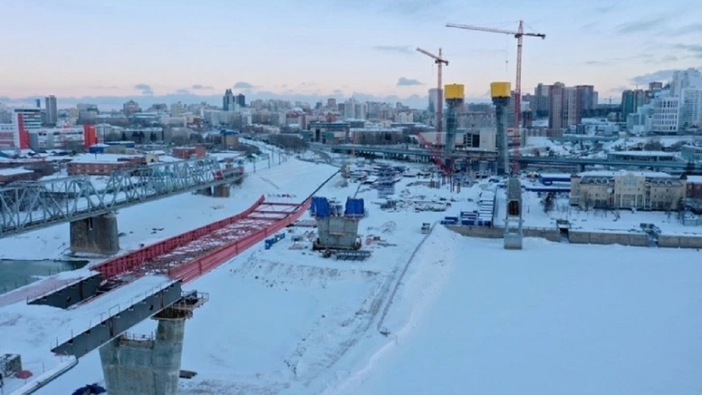 Специалисты надвинули новые пролёты новосибирского четвёртого моста