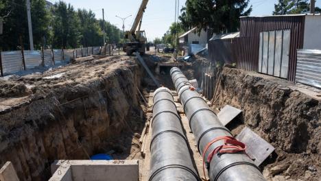 В Новосибирске меняют трубопровод, снабжающий теплом 669 домов левобережья