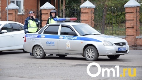 Омские автоинспекторы по видео нашли водителя, который чуть не сбил пешехода