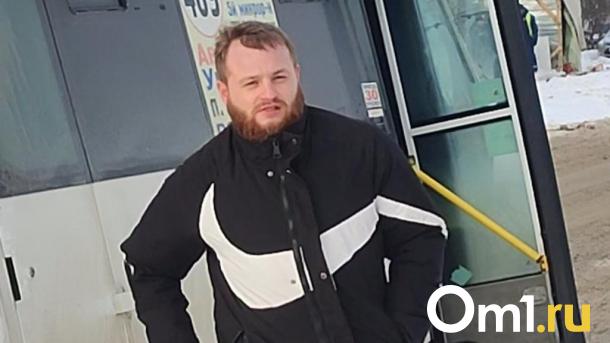 В Омске странный мужчина кидается на людей с газовым баллончиком