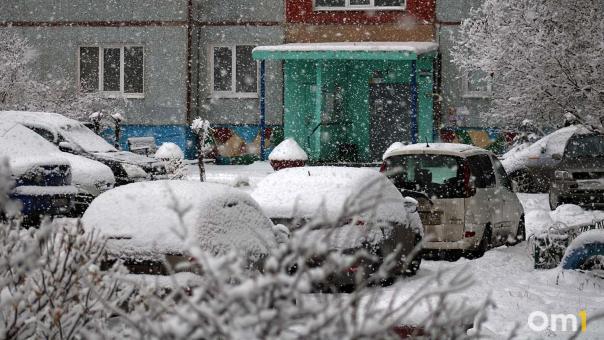 В Омске управляющим компаниям выписали 170 предписаний за неубранный снег