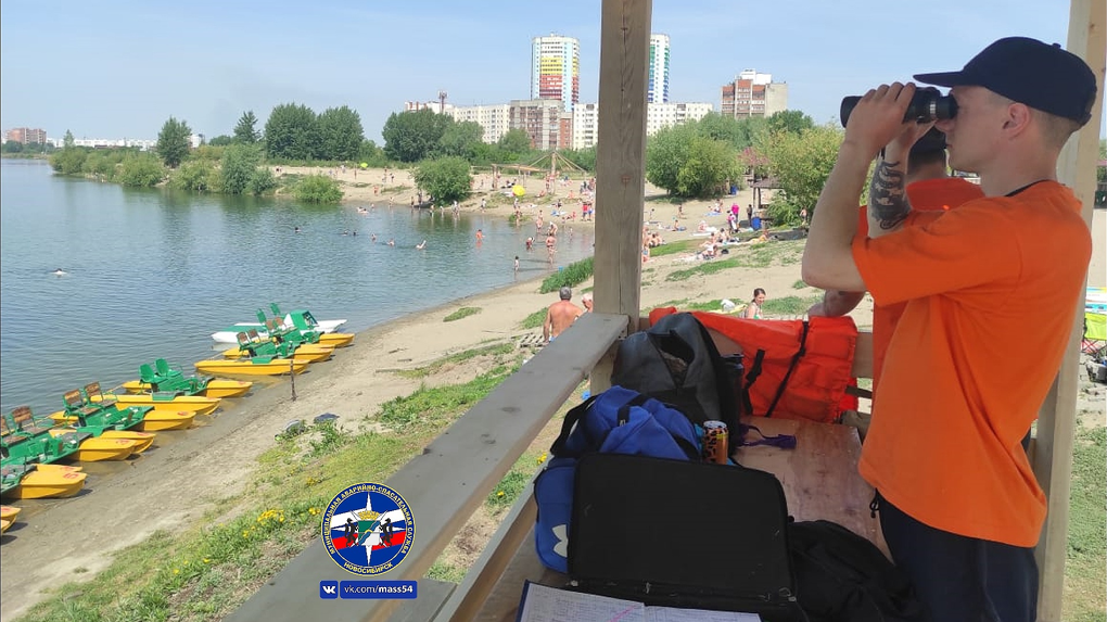 Новосибирские спасатели вытащили из воды тонущую 37-летнюю женщину