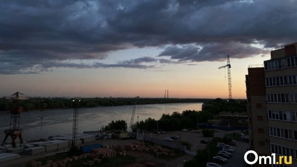 В Омске четвёртый день подряд действует режим «чёрного неба»