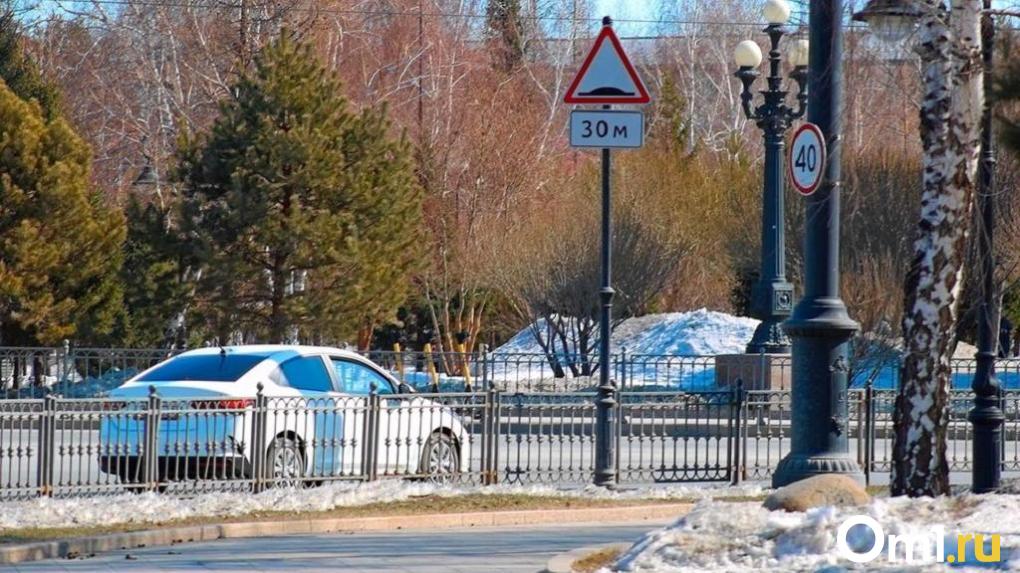 В Центральном округе Омска введут дополнительные запреты на парковку