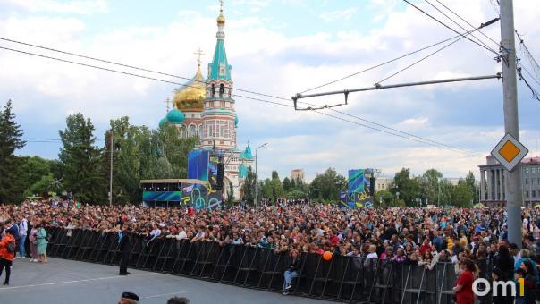 Стало известно, кто был секретным хедлайнером на Дне молодёжи в Омске