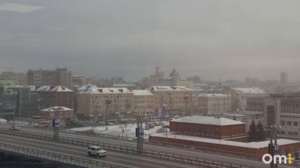 Превышения в двух округах: омичам рассказали, чем они дышали в ноябре