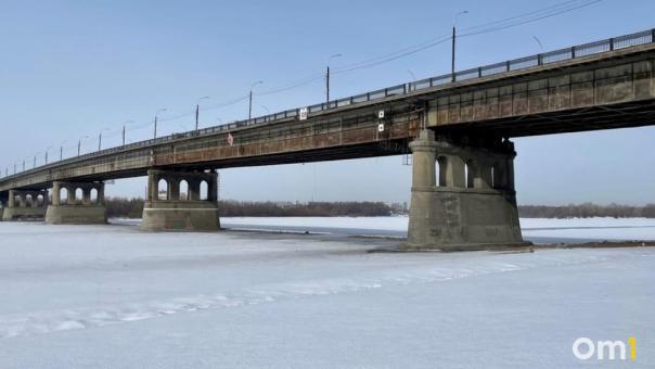Омич поймал в черте города рака