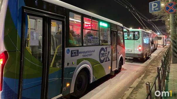 На время полумарафона изменятся маршруты омского транспорта