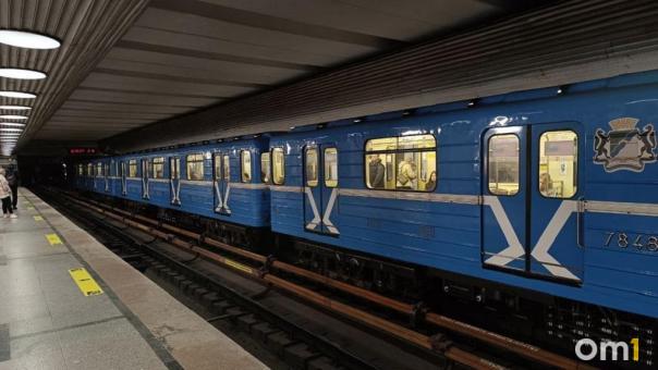 Мужчина упал на рельсы на станции метро «Речной вокзал» в Новосибирске