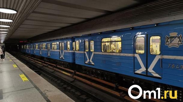 Мужчина упал на рельсы на станции метро «Речной вокзал» в Новосибирске