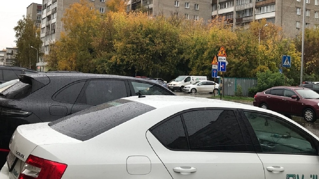 Новосибирский депутат предложил передать машины мэрии больницам