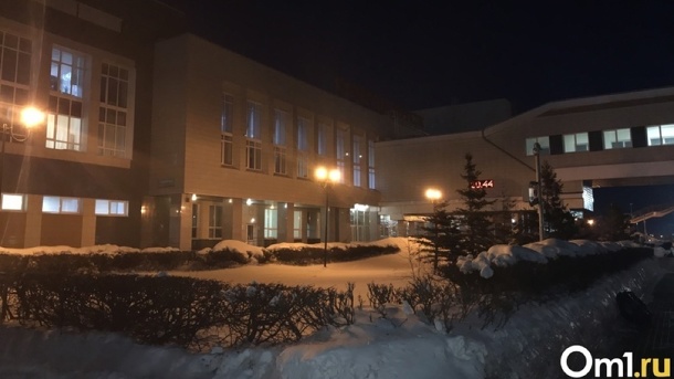 В Новосибирской области в Барабинске мужчина выпал из окна железнодорожного вокзала