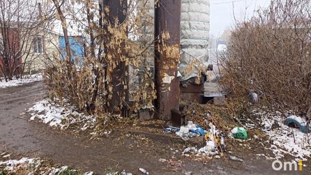 Женщина, просидевшая ночь в яме теплотрассы в Омске, оказалась женой мобилизованного